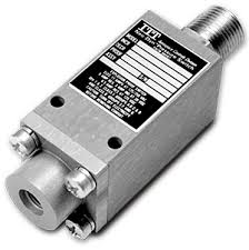 13042C6BH - 1/4",SS, SPDT, Pressure Switch, SET at 15 PSIG Decreasing